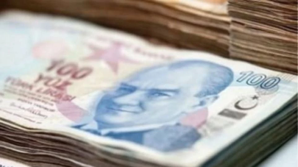 Ο Αλμπαϊράκ μιλάει και η τουρκική λίρα πέφτει ξανά